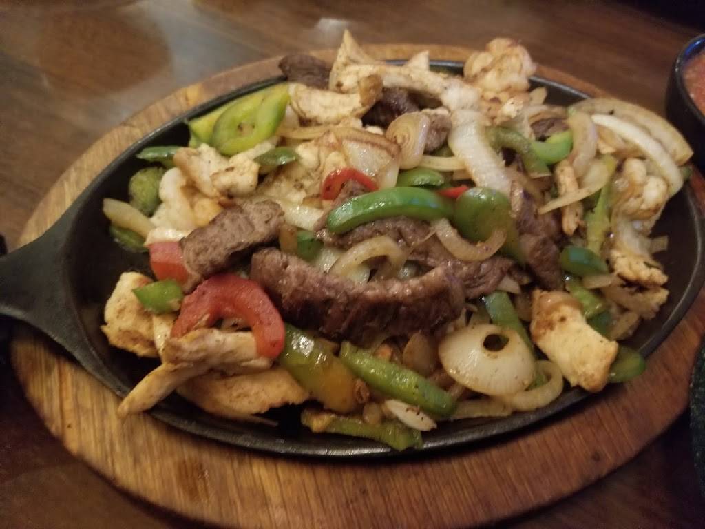 La Hacienda De Los Fernandez | restaurant | 1571 W Lake St, Addison, IL 60101, USA | 6309329551 OR +1 630-932-9551