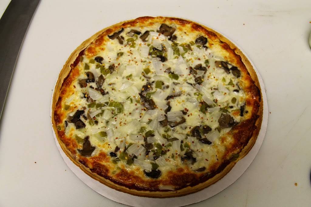 Filling Station Pizza & Beer | restaurant | 1045 W Fulton St, Waupaca, WI 54981, USA | 7159420348 OR +1 715-942-0348