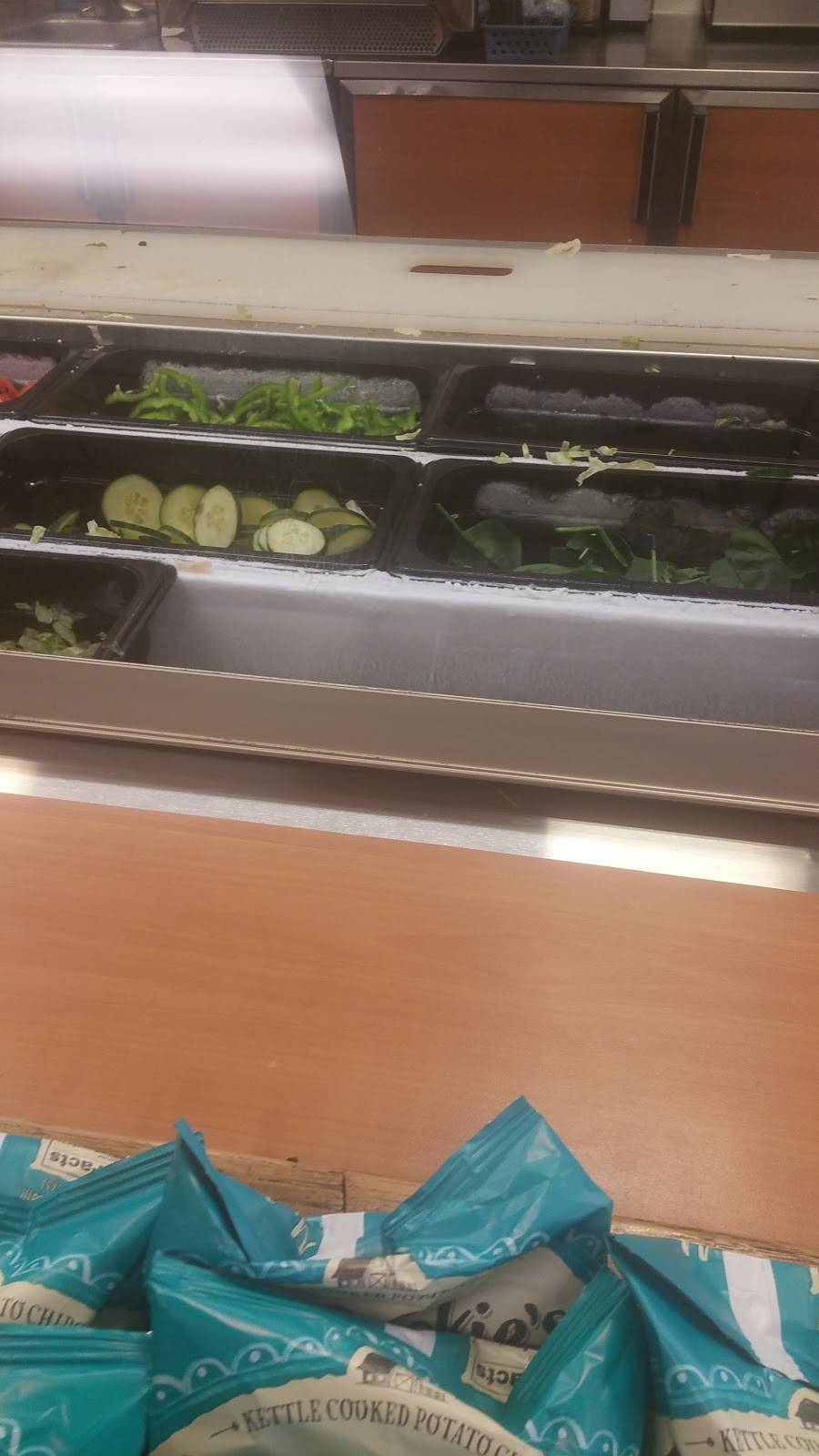 Subway Restaurants | restaurant | 6780 E 10 Mile Rd, Center Line, MI 48015, USA | 5867594798 OR +1 586-759-4798