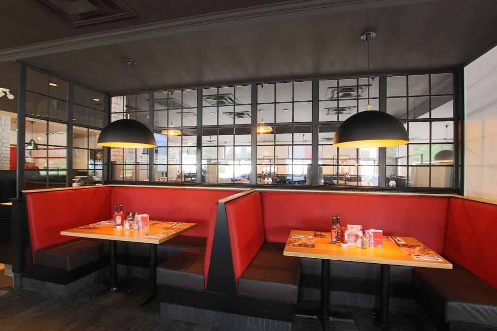 Mikes | restaurant | 12500 Rue Sherbrooke E, Pointe-aux-Trembles, QC H1B 1C9, Canada | 5146452840 OR +1 514-645-2840