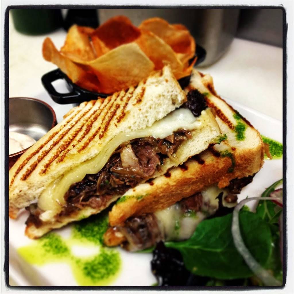 Oakleys Bistro | restaurant | 1464 W 86th St, Indianapolis, IN 46260, USA | 3178241231 OR +1 317-824-1231