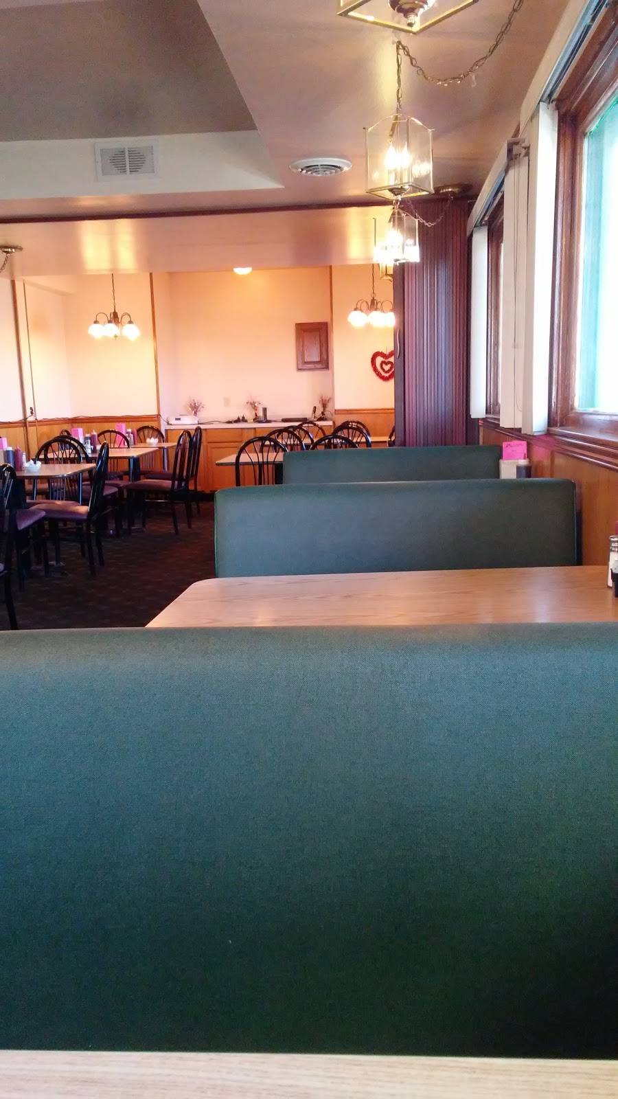 7 Stars Family Restaurant | restaurant | 709 4th St SE, Hampton, IA 50441, USA | 6414565378 OR +1 641-456-5378