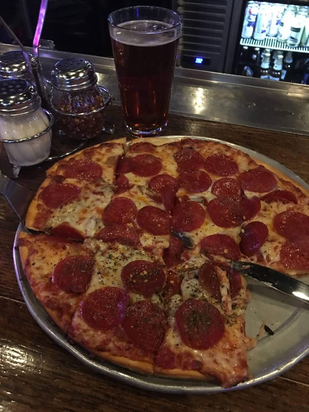 Gullivers Pizza & Pub | restaurant | 17W517 Roosevelt Rd, Oakbrook Terrace, IL 60181, USA | 6306911888 OR +1 630-691-1888