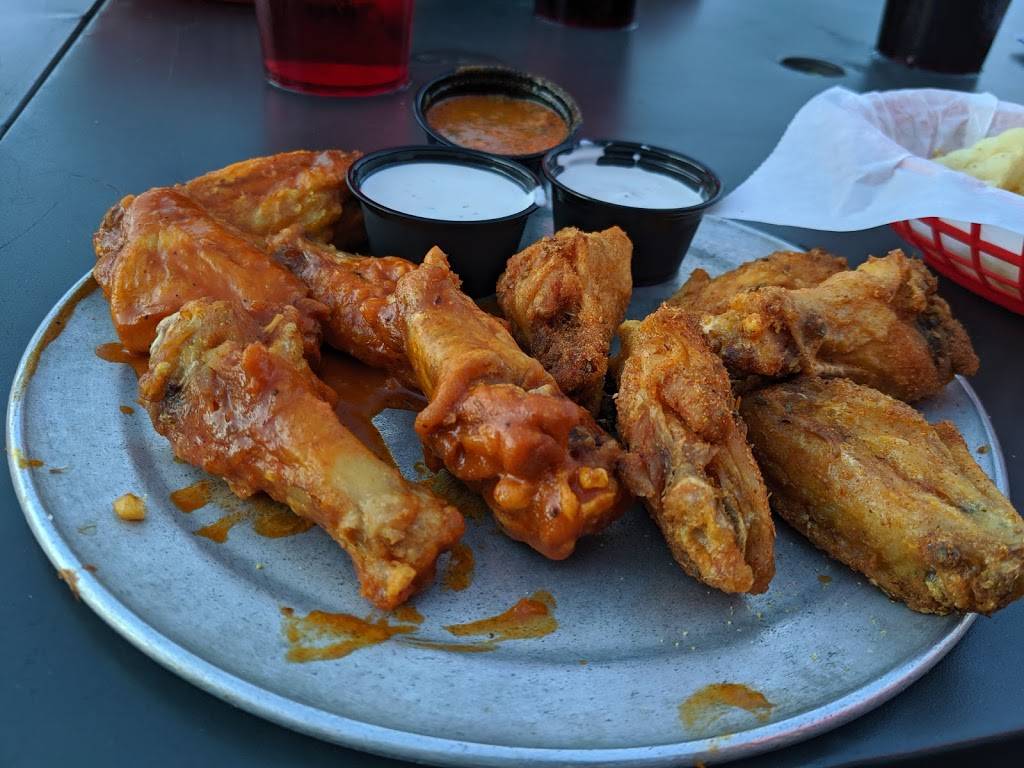 Pluckers Wing Bar | restaurant | 3316 Preston Rd, Plano, TX 75093, USA | 9725999464 OR +1 972-599-9464