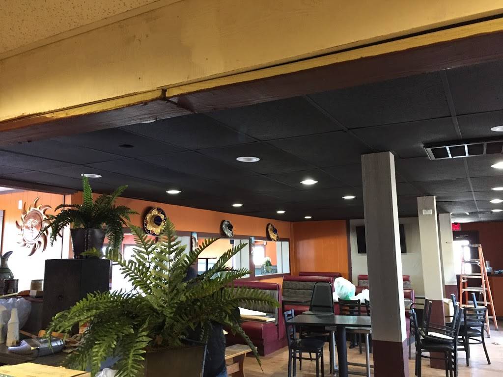 Ajuua Mexican Grill And Cantina | restaurant | 300 N Village Terrace, Tonganoxie, KS 66086, USA | 9134171053 OR +1 913-417-1053