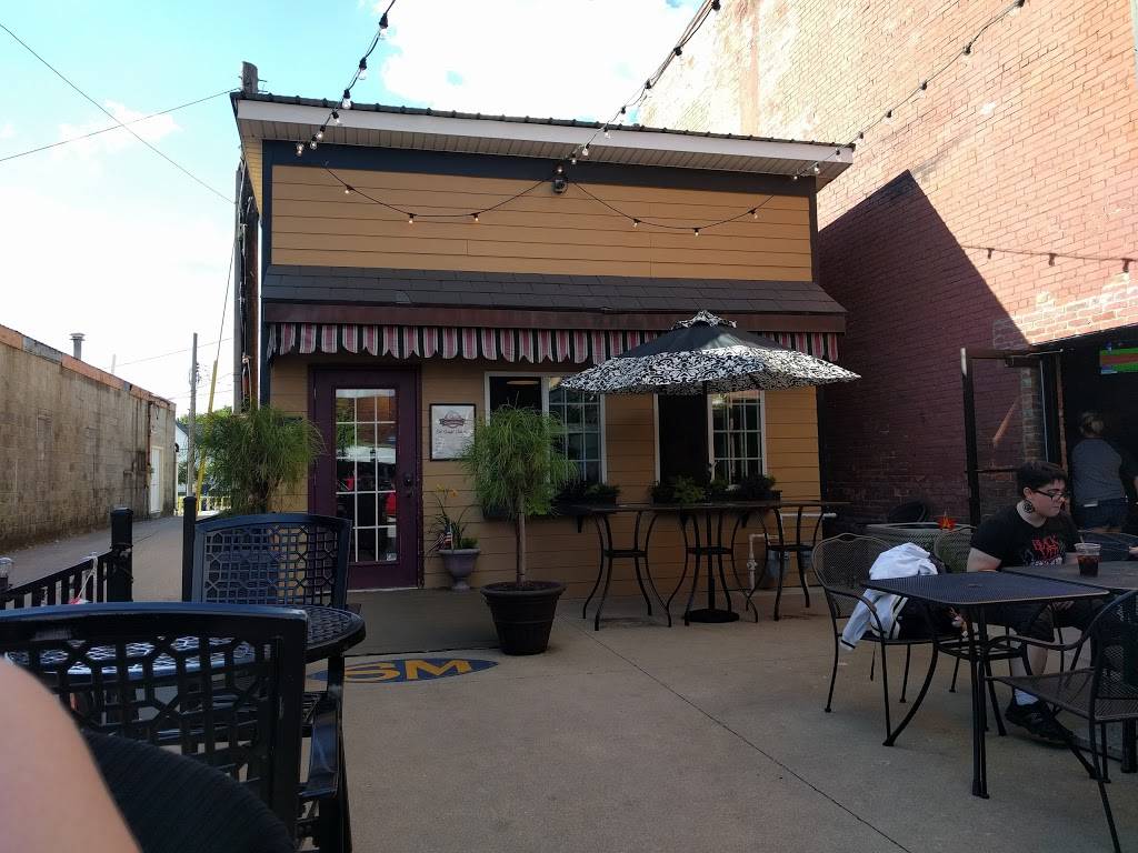 Guarnieri Pizzeria | restaurant | 220 E Spring St, St Marys, OH 45885, USA | 4193942244 OR +1 419-394-2244