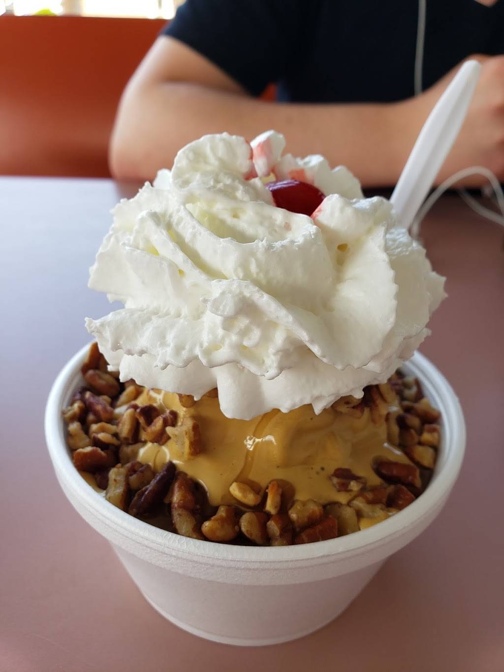 Edon Dairy Treat | restaurant | 104 S Michigan St, Edon, OH 43518, USA | 4192722331 OR +1 419-272-2331