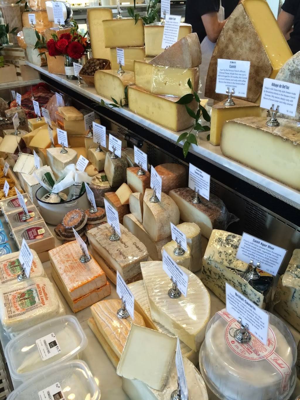 Joans on Third | restaurant | 12059 Ventura Pl, Studio City, CA 91604, USA | 8182013900 OR +1 818-201-3900