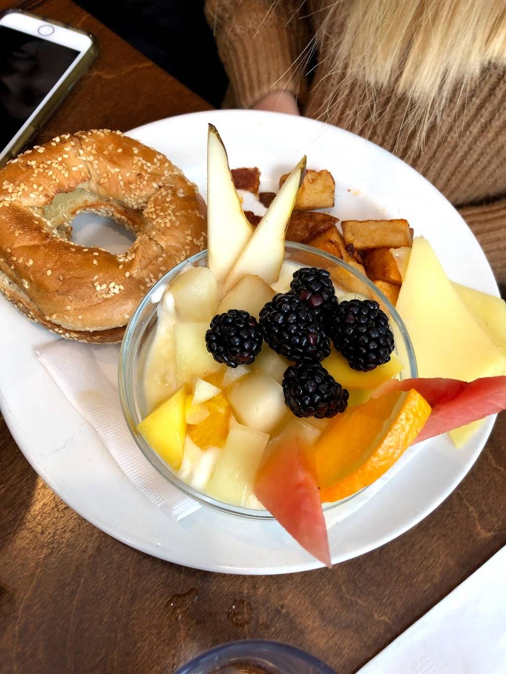 Le Lendemain dveille | restaurant | 7467 Rue St-Hubert, Montréal, QC H2R 2N5, Canada | 5142718484 OR +1 514-271-8484