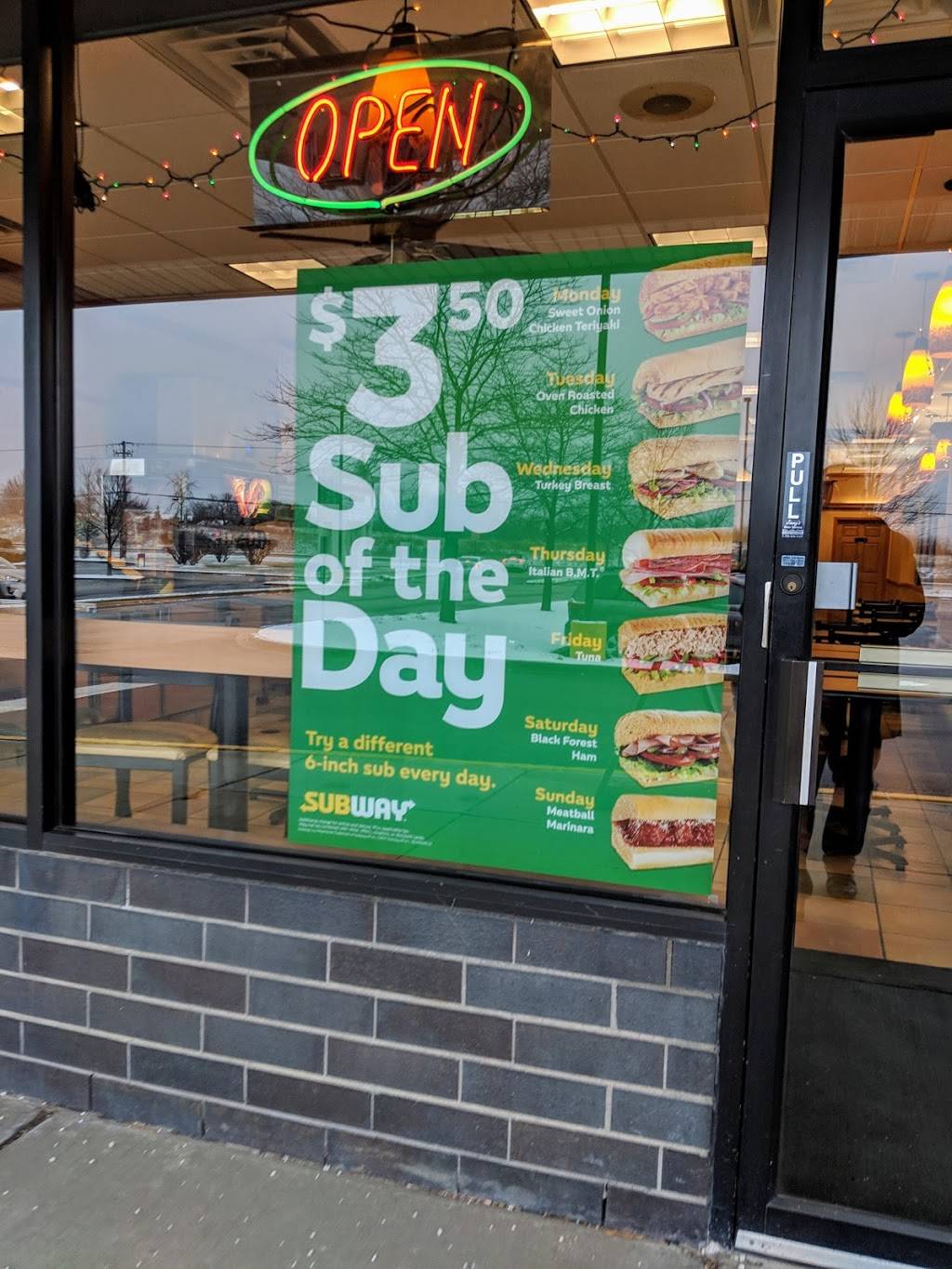 Subway Restaurants | restaurant | 1588 Algonquin Rd, Hoffman Estates, IL 60192, USA | 8479349989 OR +1 847-934-9989
