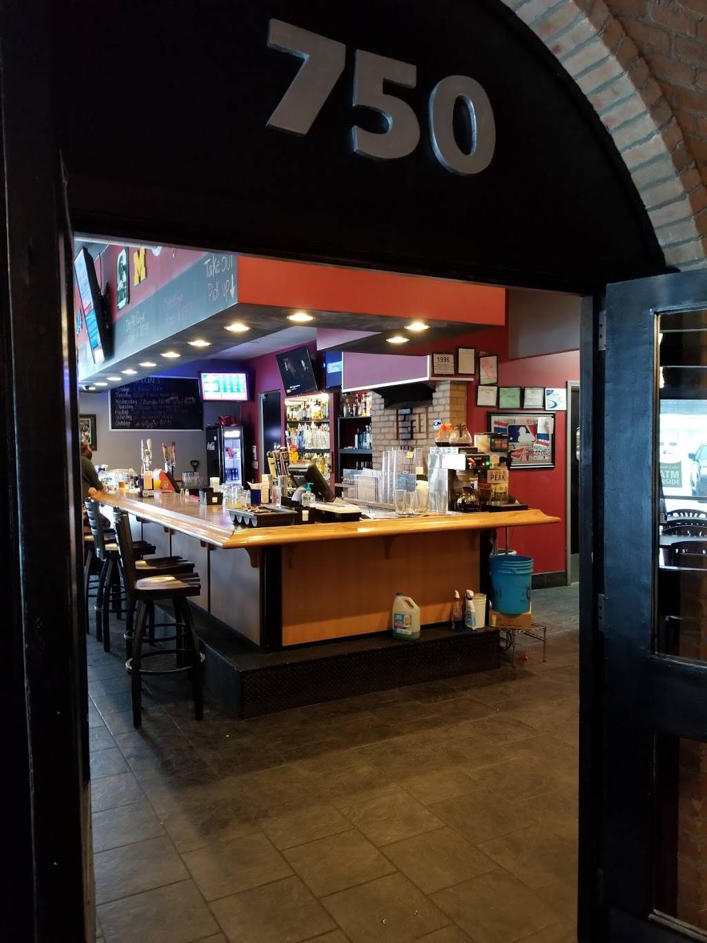 750 Grill | restaurant | 2190 Whitehall Rd, Muskegon, MI 49445, USA | 2317447507 OR +1 231-744-7507