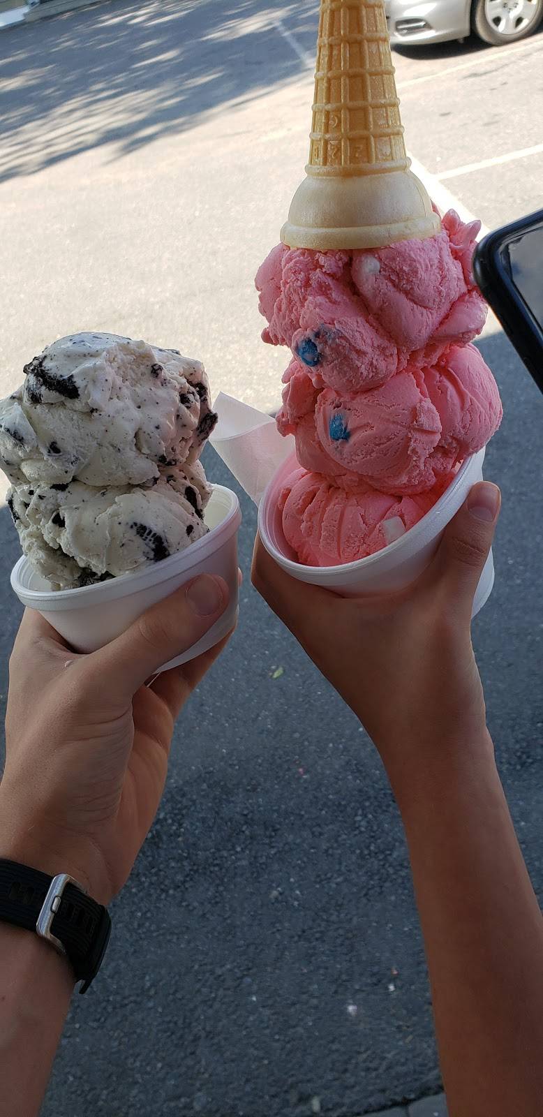 The Ice Cream Shoppe | restaurant | 171 Wilton Rd, Farmington, ME 04938, USA | 2077780646 OR +1 207-778-0646