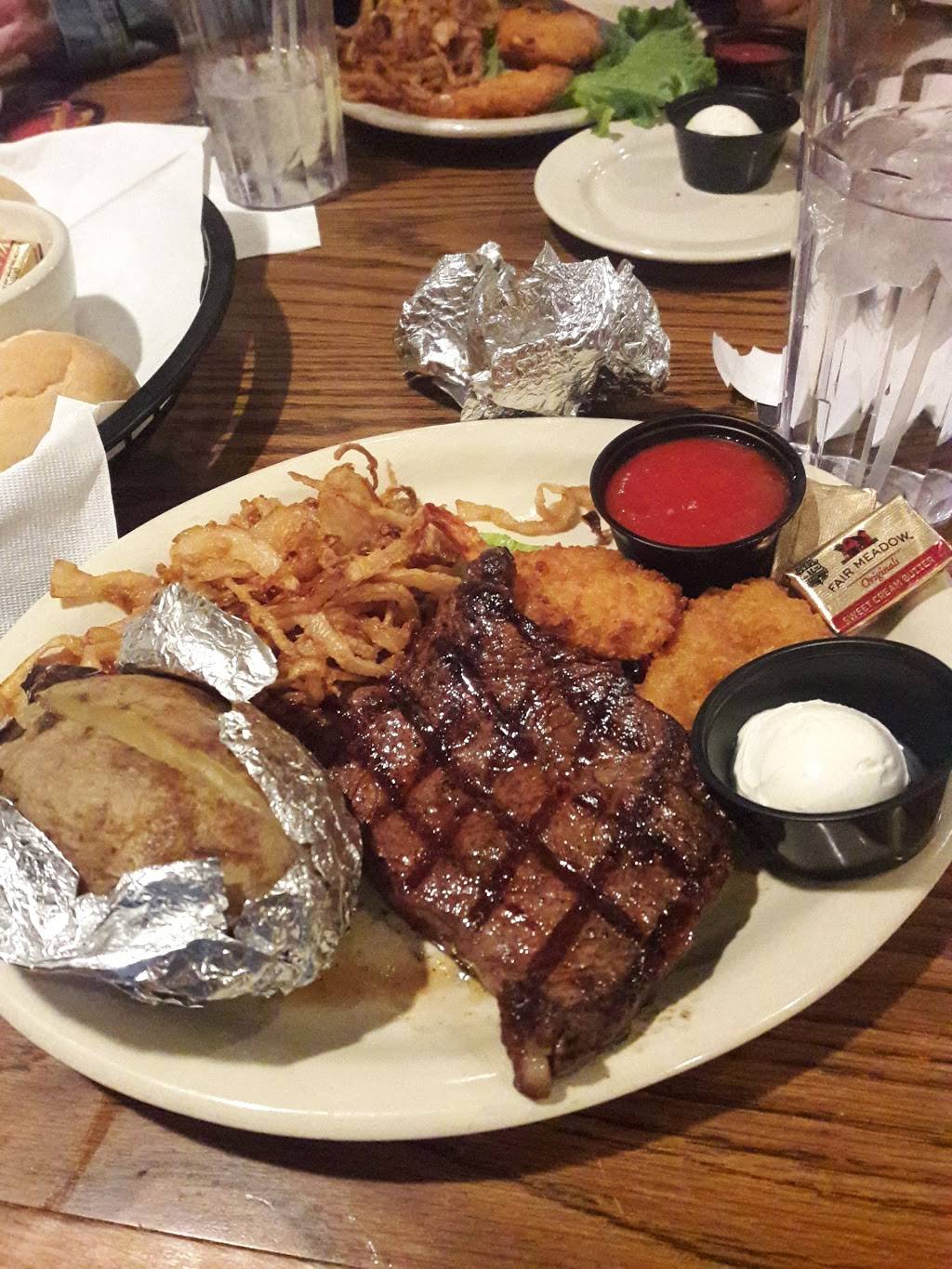 Maxies Restaurant & Lounge | restaurant | 1311 Grand Ave, West Des Moines, IA 50265, USA | 5152231463 OR +1 515-223-1463