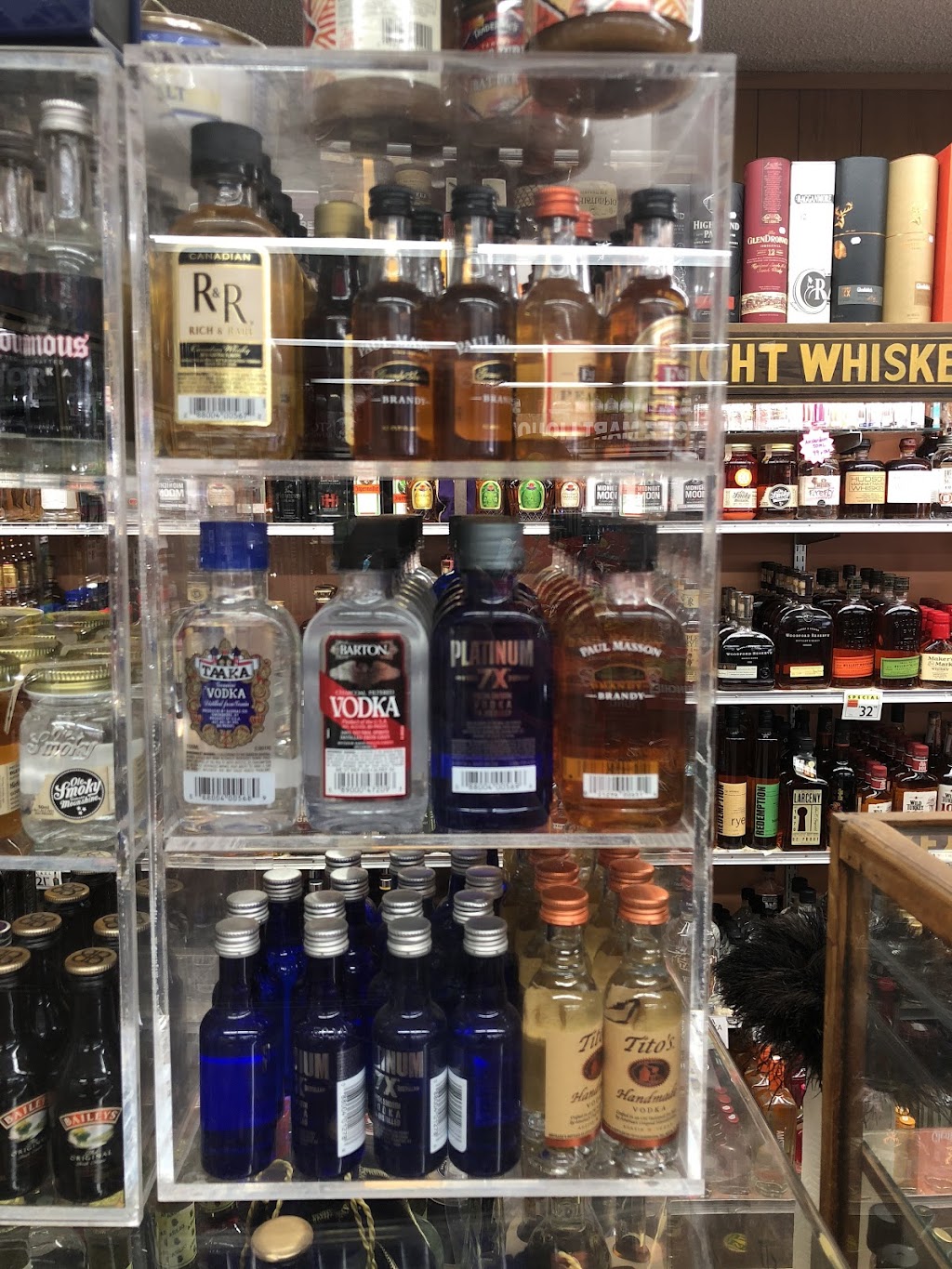 Ez Mart Liquor | restaurant | 40444 CA-41, Oakhurst, CA 93644, USA | 5596837737 OR +1 559-683-7737