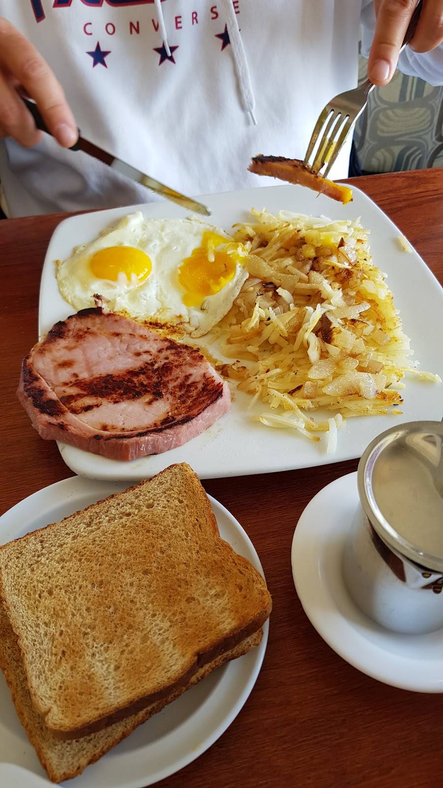 Golden Basket Restaurant | restaurant | 2 W Naperville Rd #1, Westmont, IL 60559, USA | 6309600626 OR +1 630-960-0626