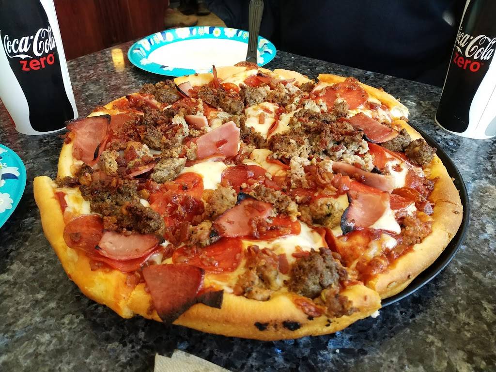 Reginas Pizza | restaurant | 2160 East Ave, Akron, OH 44314, USA | 3307537797 OR +1 330-753-7797