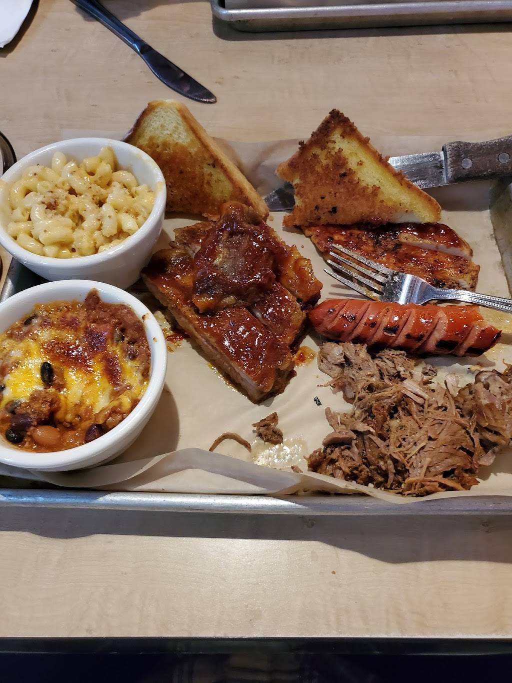 Bootleggers Craft Pub & Eatery | restaurant | 955 Oak St, Bakersfield, CA 93304, USA | 6613222123 OR +1 661-322-2123