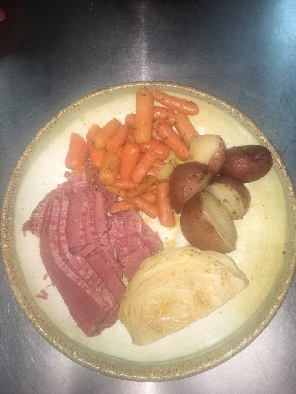 Monument Pizza Pub | restaurant | 60 N Public Square, Angola, IN 46703, USA | 2603194489 OR +1 260-319-4489