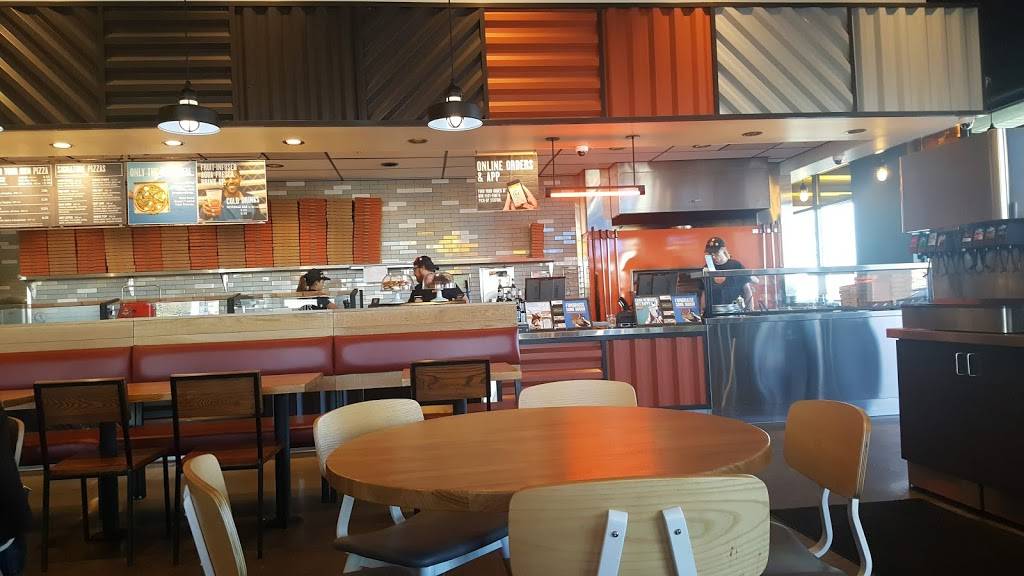 Blaze Pizza | meal takeaway | 1225 Veterans Pkwy #700, Clarksville, IN 47129, USA | 8124064347 OR +1 812-406-4347