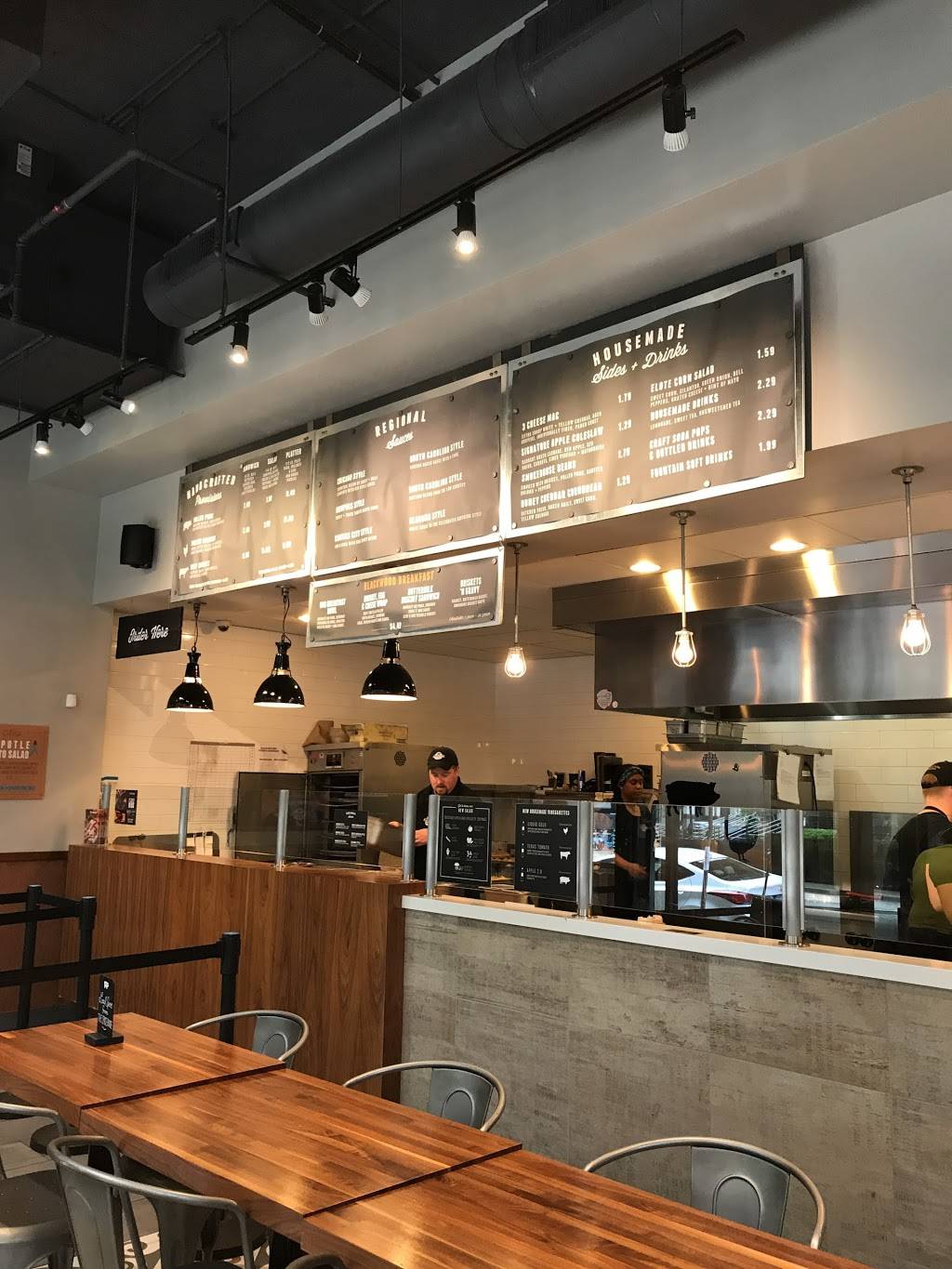 Blackwood BBQ | restaurant | 307 W Lake St, Chicago, IL 60606, USA | 3126219663 OR +1 312-621-9663