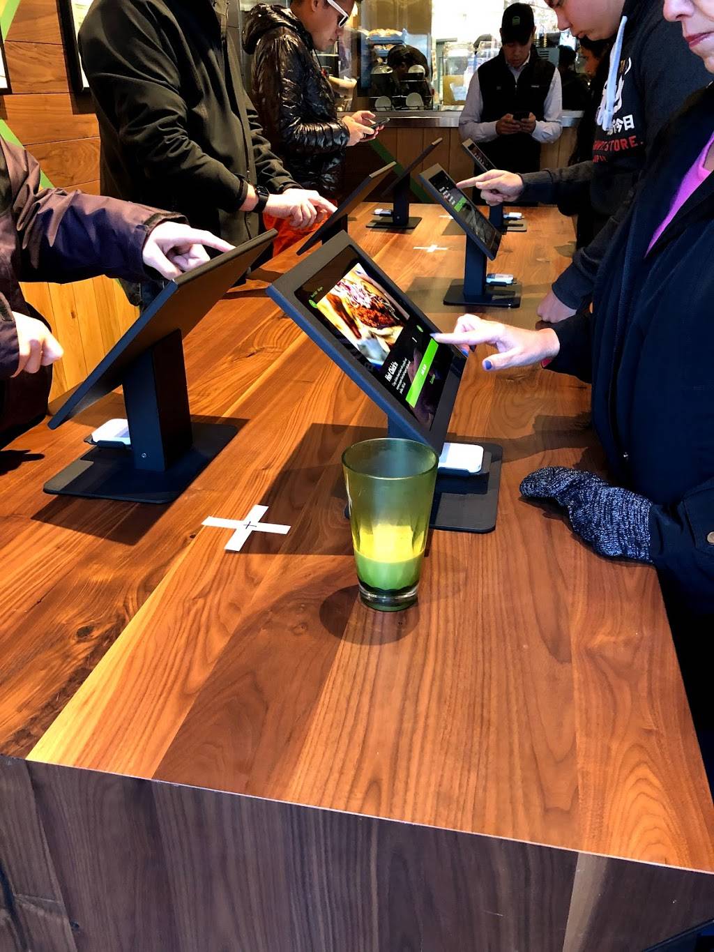 Shake Shack | restaurant | 4201 Wilson Blvd Suite 0180, Arlington, VA 22203, USA | 5716201323 OR +1 571-620-1323