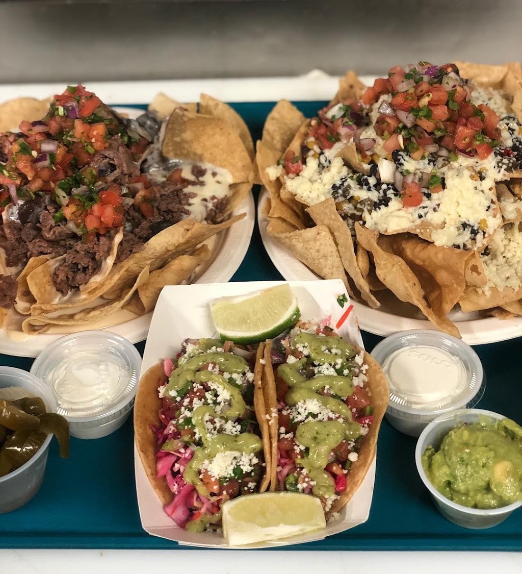 The Friendly Spot Ice House | restaurant | 943 S Alamo St, San Antonio, TX 78205, USA | 2102242337 OR +1 210-224-2337