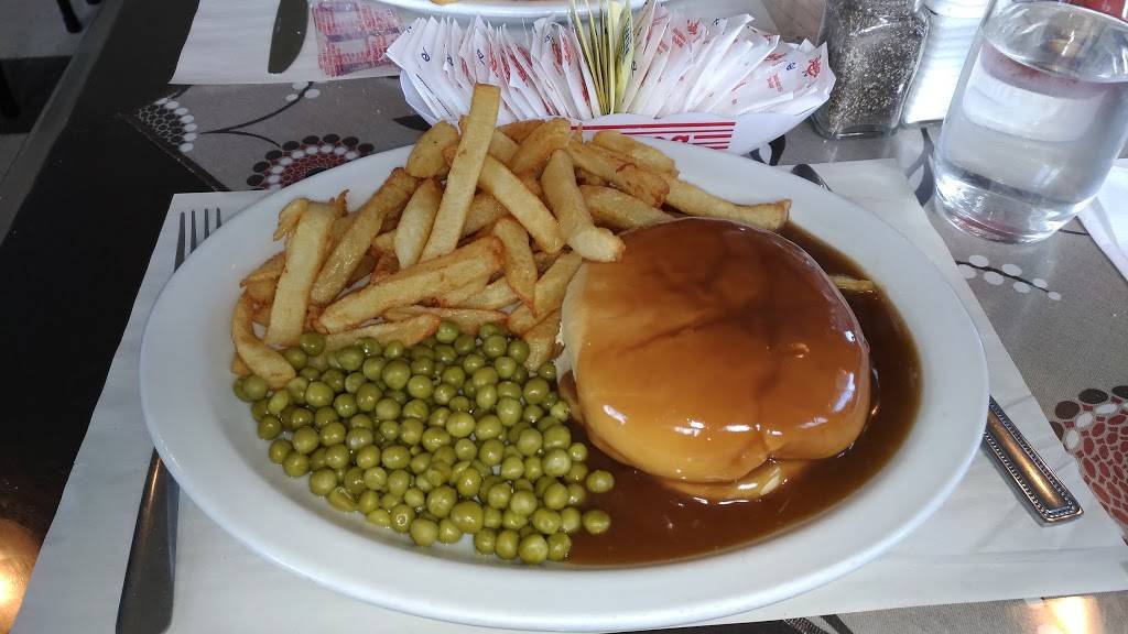 Resto Chez Nat | restaurant | 52 Chemin de lEntrée N, Messines, QC J0X 2J0, Canada | 8194653582 OR +1 819-465-3582