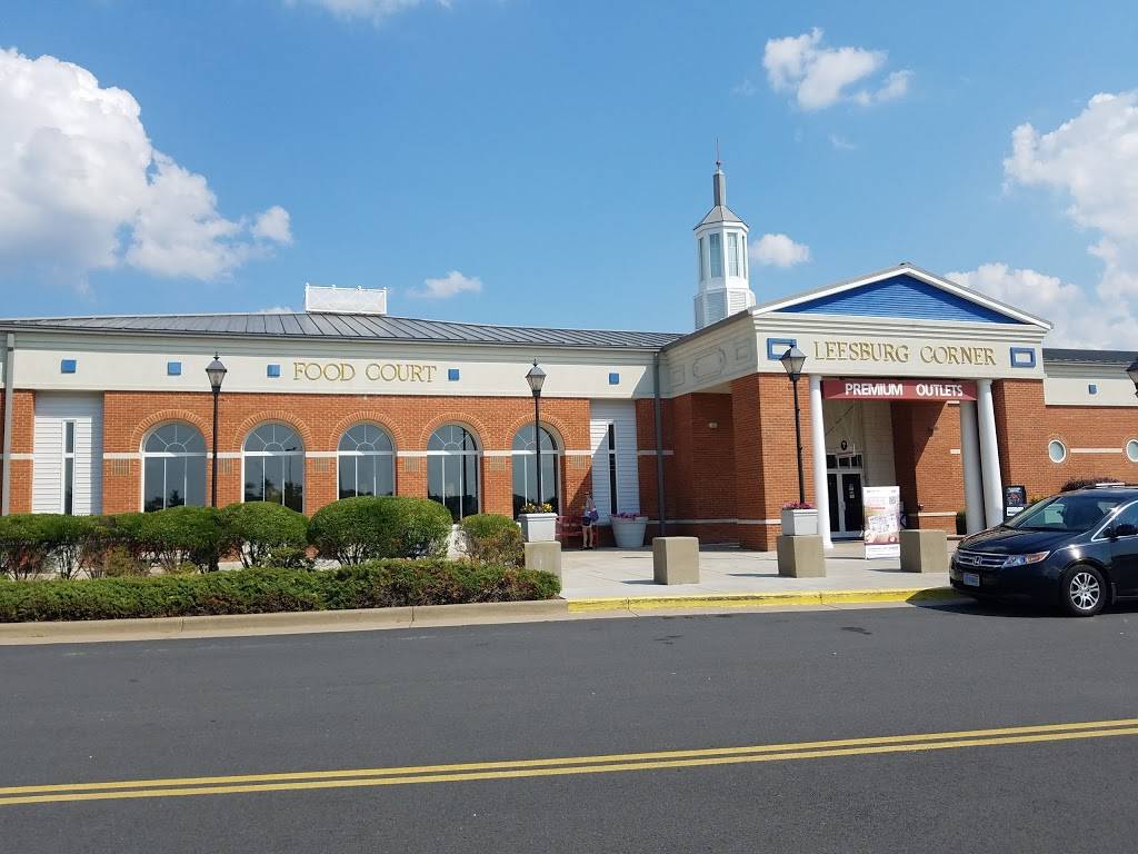 Green Leafs & Bananas | restaurant | 241 Fort Evans Rd NE Ste 639, Leesburg, VA 20176, USA | 7037377960 OR +1 703-737-7960