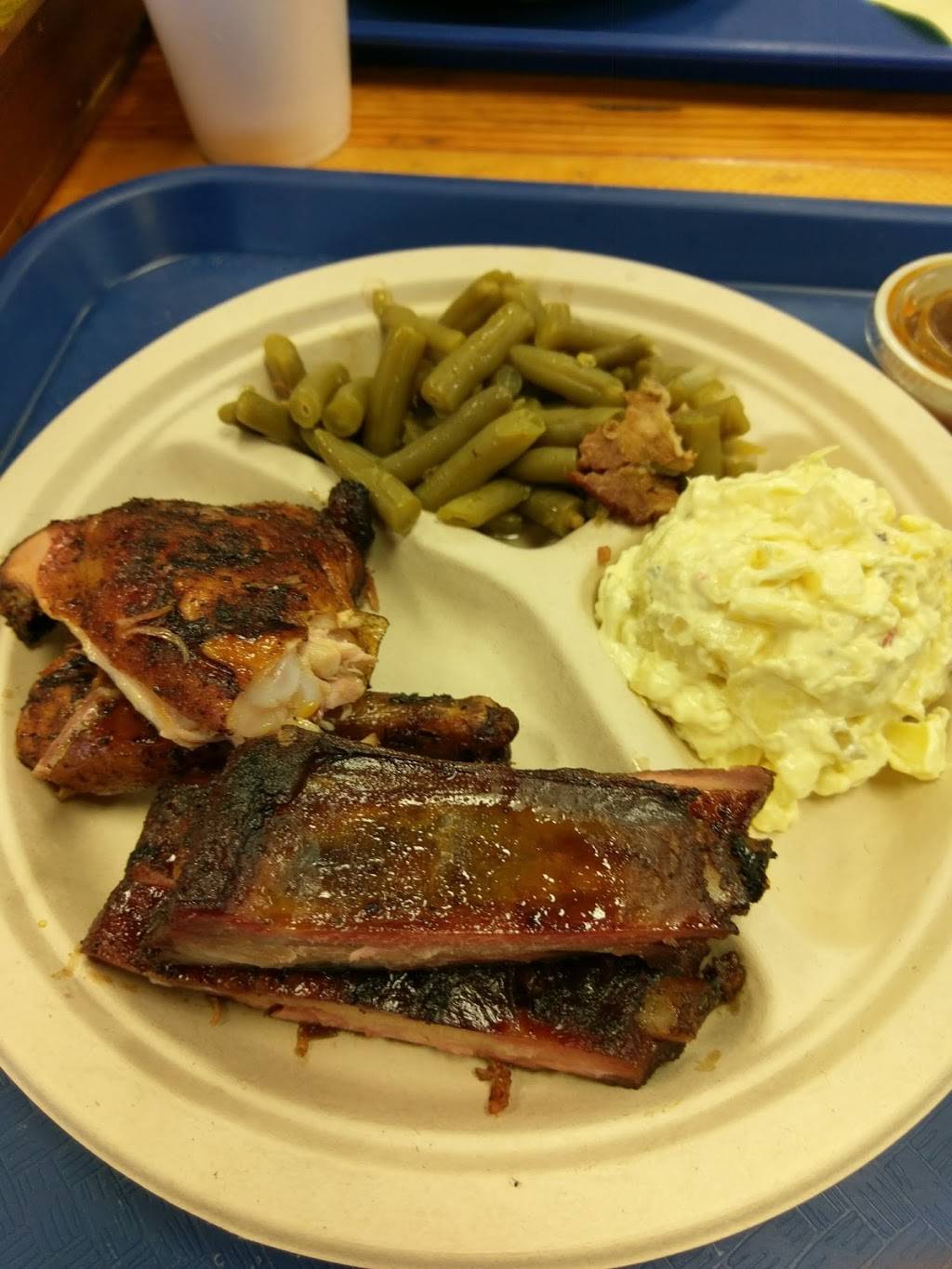 Vics Bar-B-Que | restaurant | 3502 Burleson Rd, Austin, TX 78741, USA | 5124454250 OR +1 512-445-4250