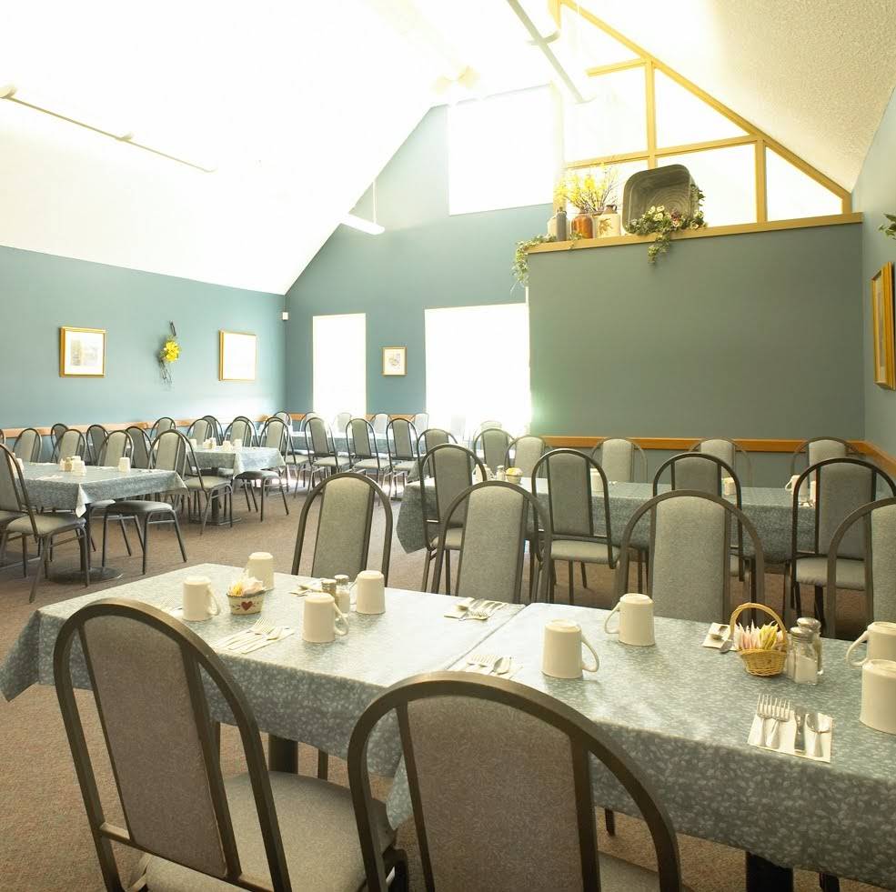 At the Crossroads Family Restaurant Ltd | restaurant | 384 Arthur St S, Elmira, ON N3B 2P6, Canada | 5196698117 OR +1 519-669-8117