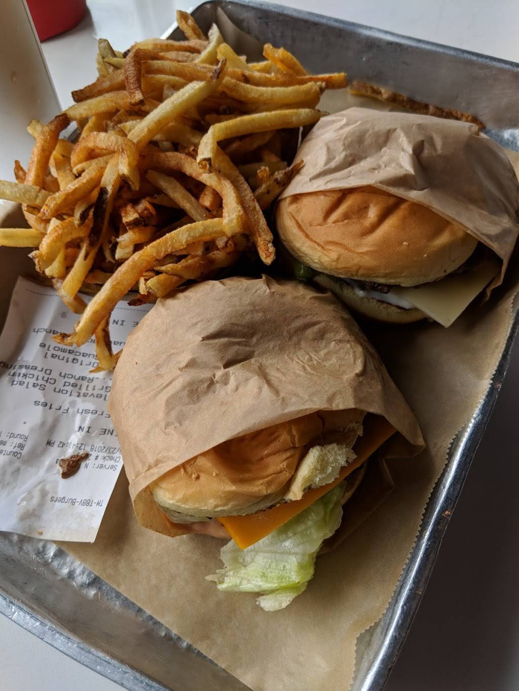 Elevation Burger | restaurant | 108 Waterfront St, Oxon Hill, MD 20745, USA | 3015679010 OR +1 301-567-9010