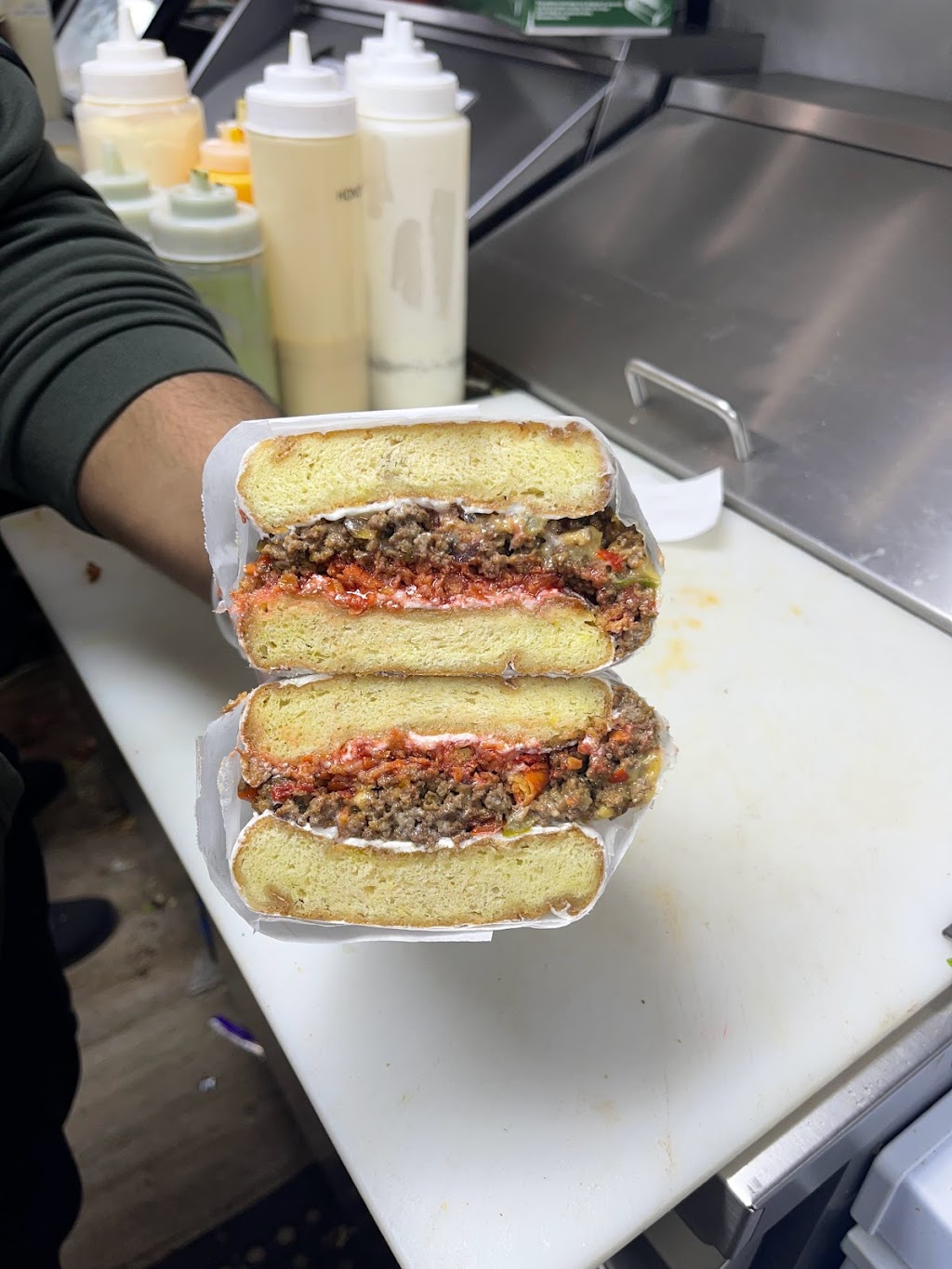 Pirates Deli | restaurant | 810 E 10th St, Greenville, NC 27858, USA | 2523648974 OR +1 252-364-8974