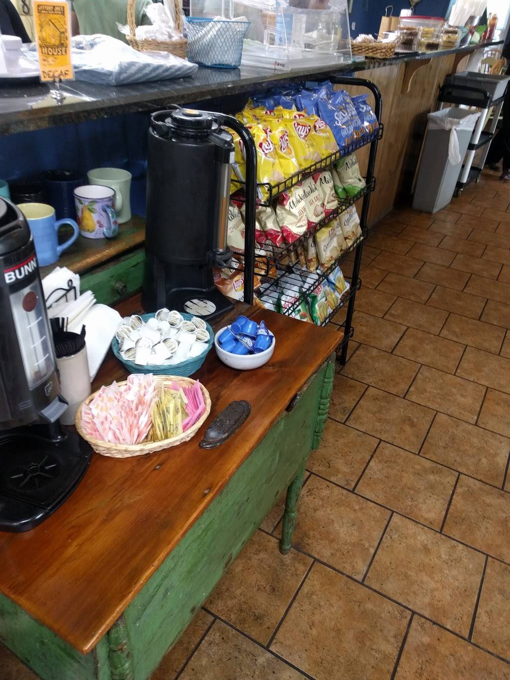 Ems Kitchen At Hawthorne Drugs | meal takeaway | 975 Hawthorne Ave Ste B, Athens, GA 30606, USA | 7062069322 OR +1 706-206-9322