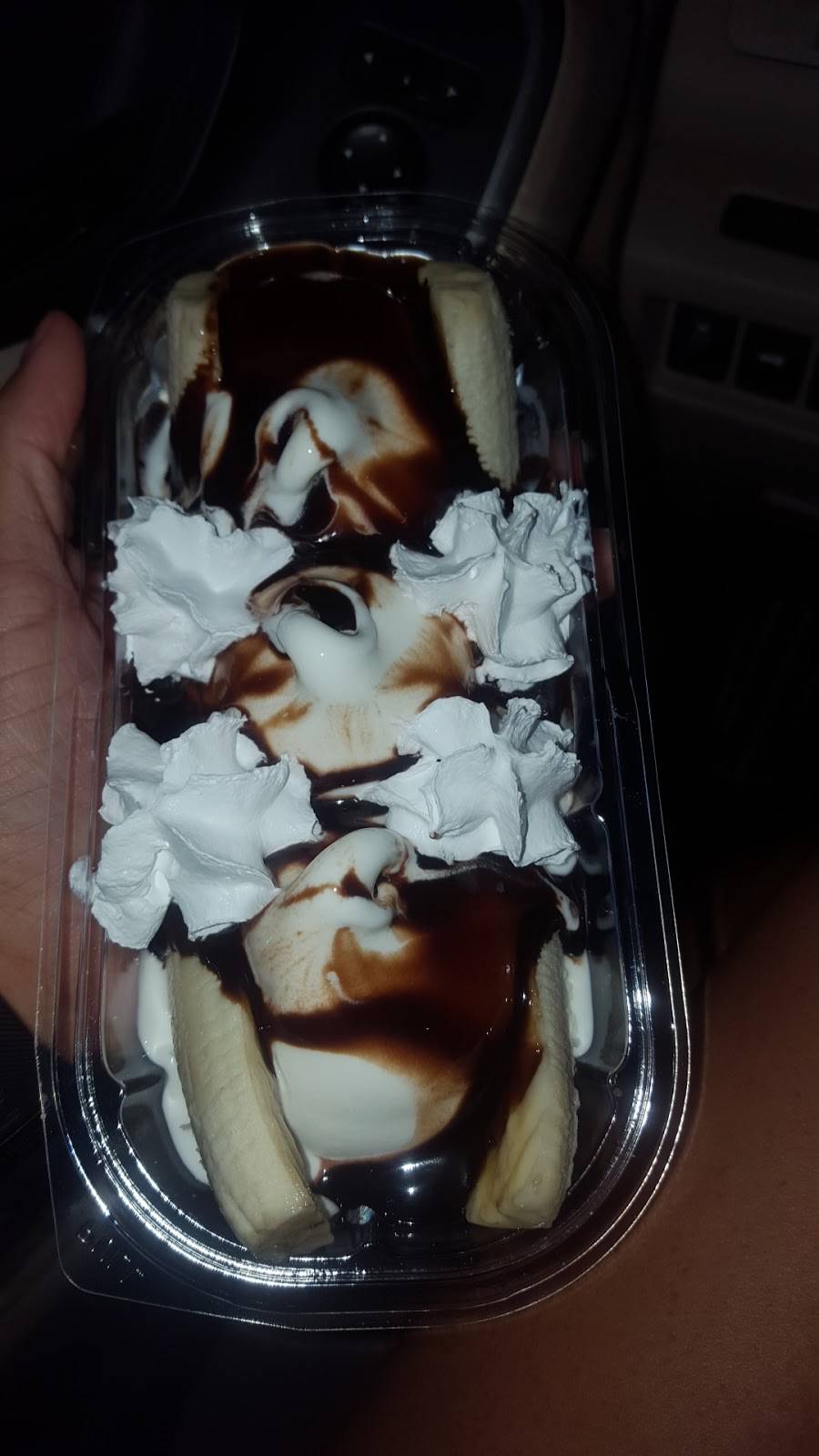 Dairy Queen Grill & Chill | restaurant | 915 W 4th St Ave, Holton, KS 66436, USA | 7853643110 OR +1 785-364-3110