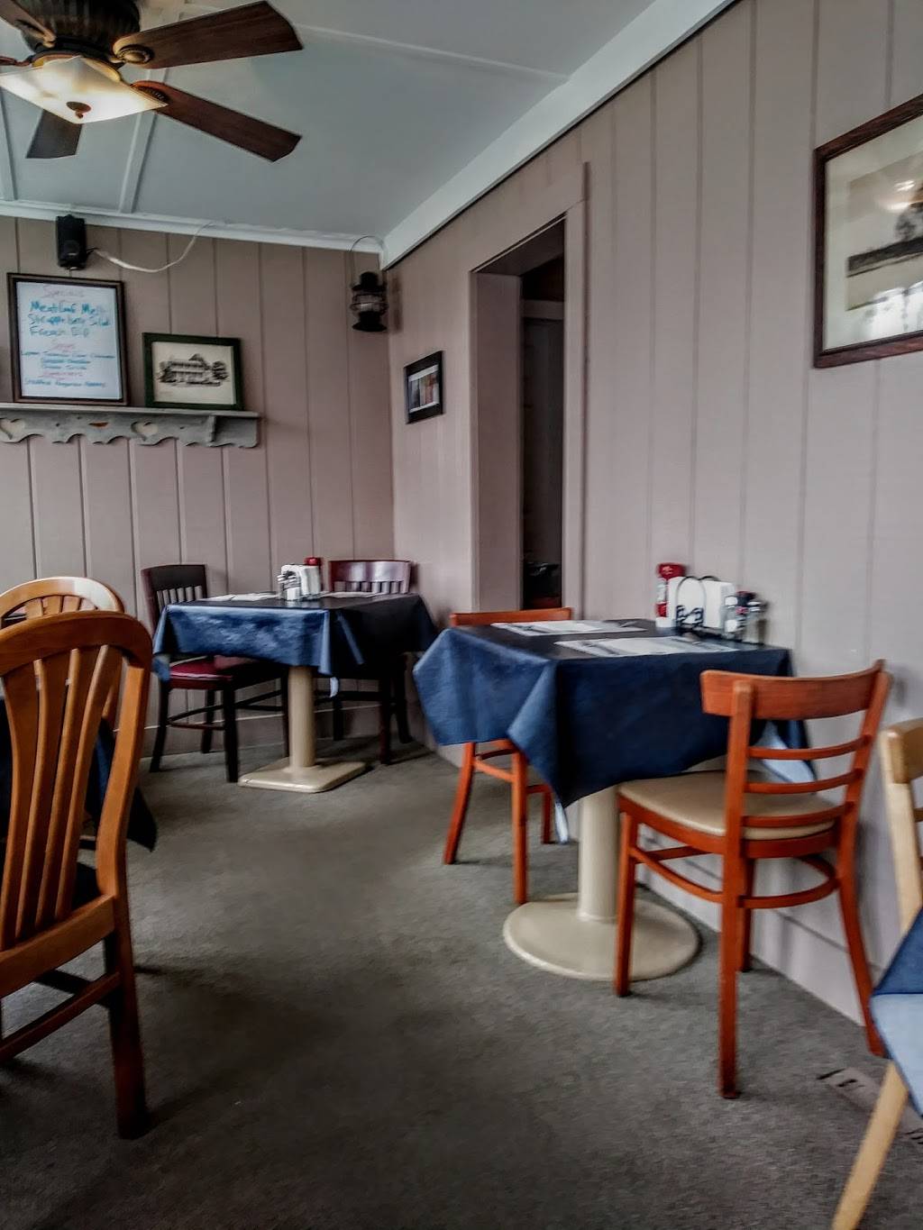 The Village Inn | restaurant | 1488 Ferry Rd, Grand Island, NY 14072, USA | 7167735030 OR +1 716-773-5030