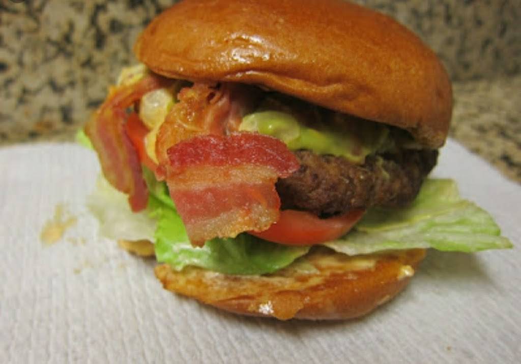 Hardees | restaurant | 960 Houston Northcutt Blvd, Mt Pleasant, SC 29464, USA | 8438845720 OR +1 843-884-5720