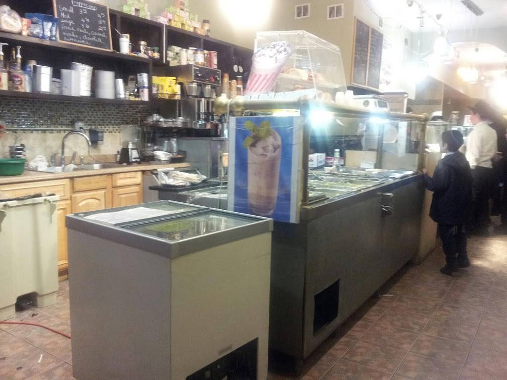 J2 Pizza | meal delivery | 5114 13th Ave, Brooklyn, NY 11219, USA | 7184385559 OR +1 718-438-5559