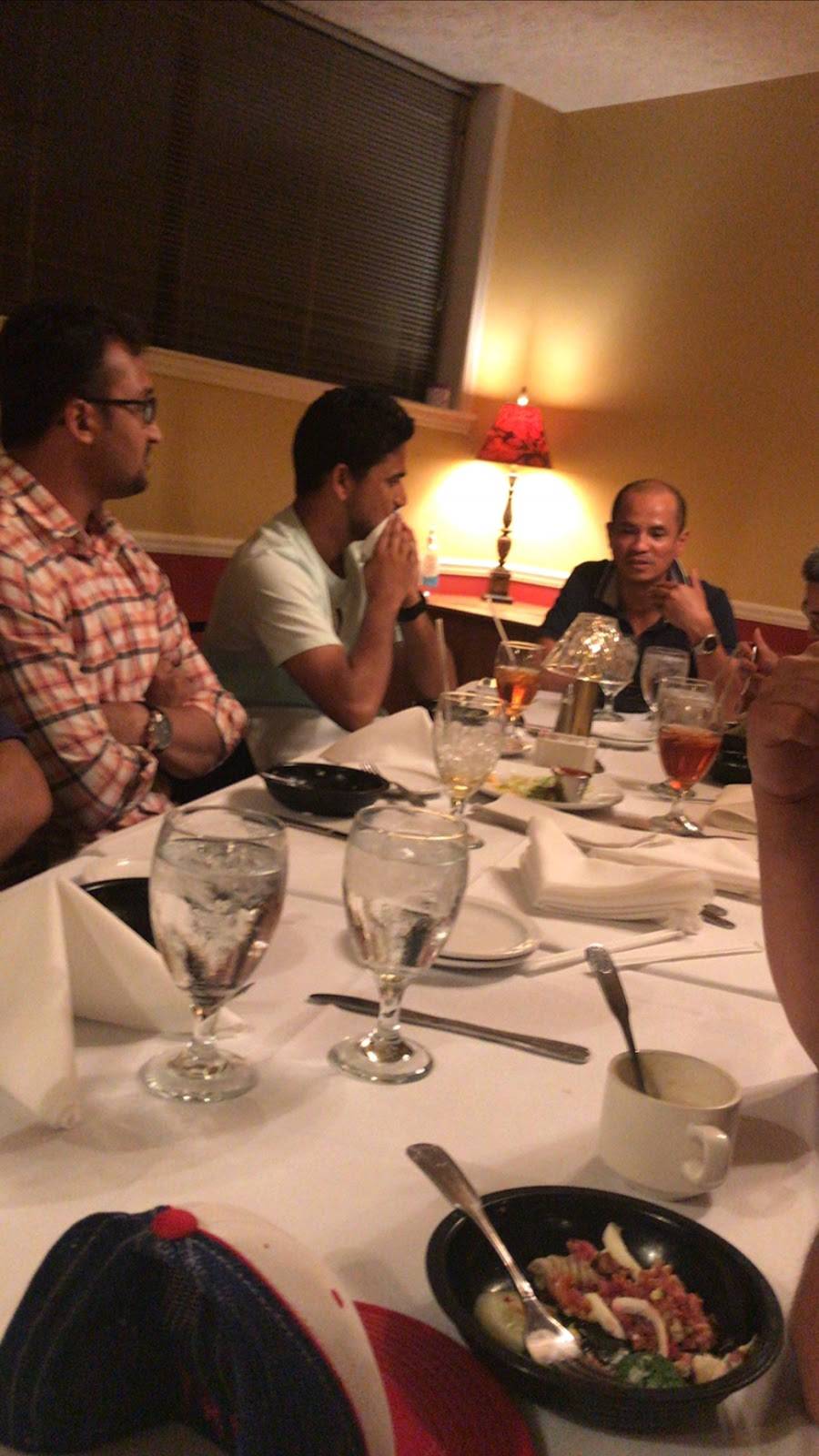 Four Oaks Restaurant & Lounge | restaurant | 1633 Seymour Dr, South Boston, VA 24592, USA | 4345722066 OR +1 434-572-2066