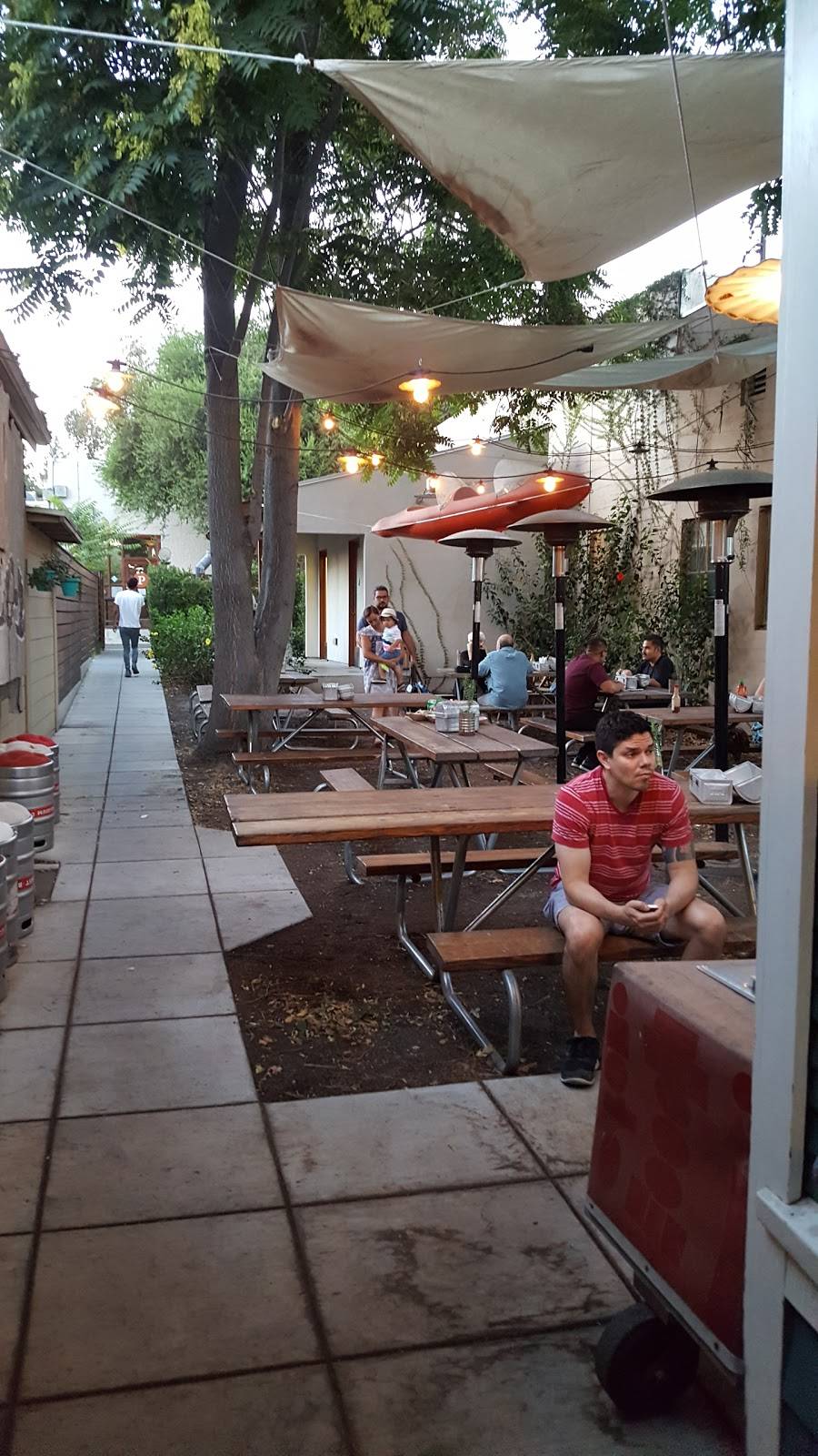 Petiscos Mexican Food Restaurant | restaurant | 211 W 1st St, Claremont, CA 91711, USA | 9096255557 OR +1 909-625-5557