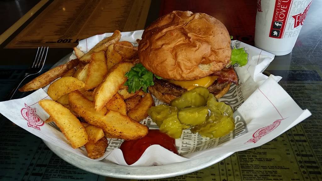 Fuddruckers | restaurant | 2235 S Goliad St, Rockwall, TX 75032, USA | 9729619753 OR +1 972-961-9753