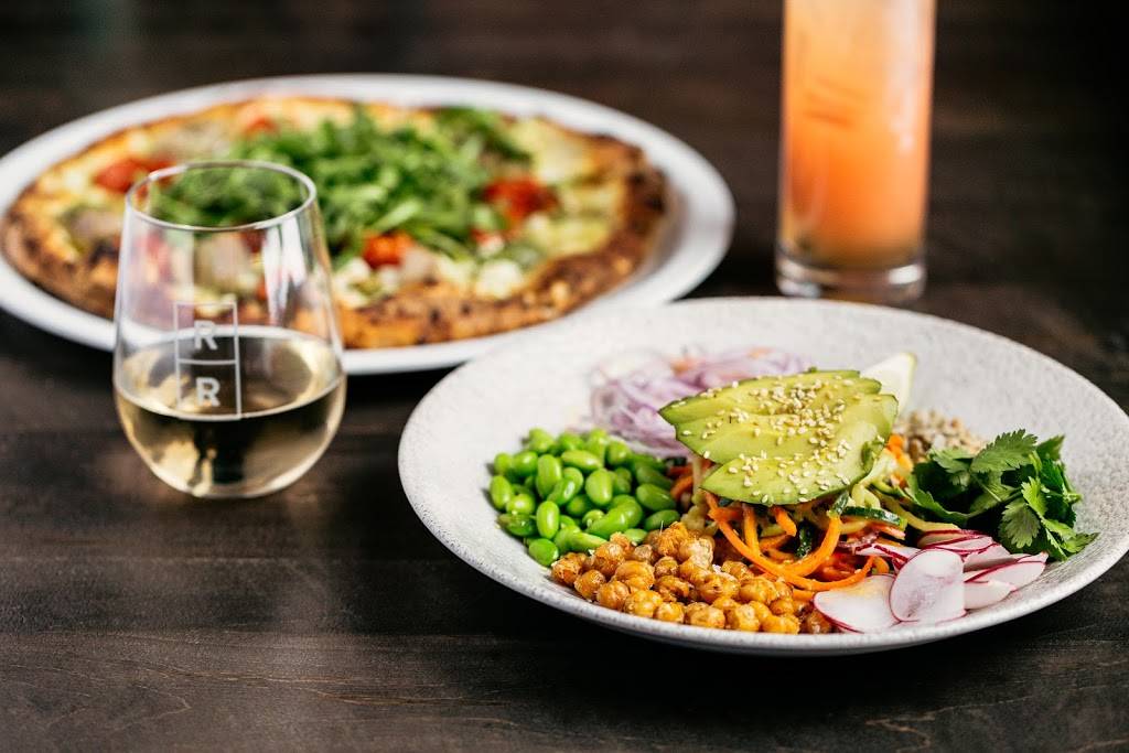 The Rec Room | restaurant | 100 City Centre Dr #1-705, Mississauga, ON L5B 2C9, Canada | 2893410611 OR +1 289-341-0611