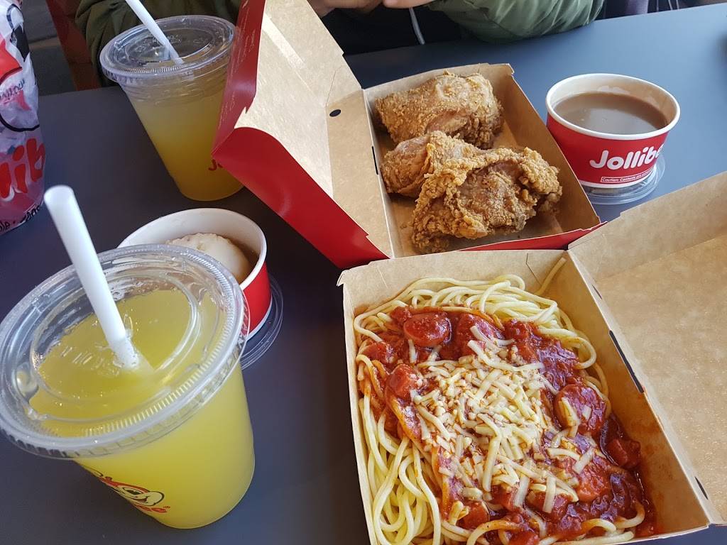 Jollibee Mississauga | restaurant | 800 Boyer Blvd, Mississauga, ON L5V 2Y1, Canada | 2892034555 OR +1 289-203-4555