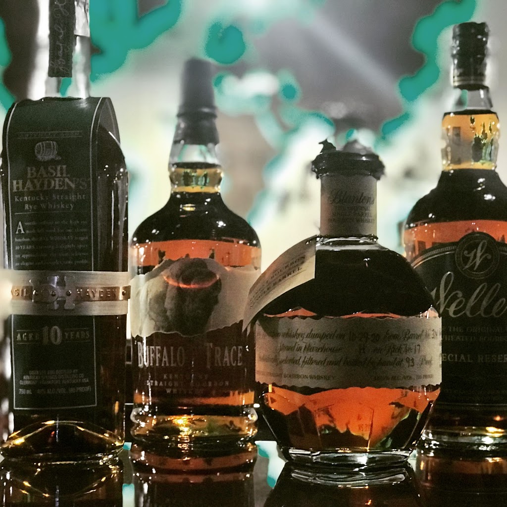 World Glass Bar | restaurant | 930 Hatch St, Cincinnati, OH 45202, USA | 5138734148 OR +1 513-873-4148