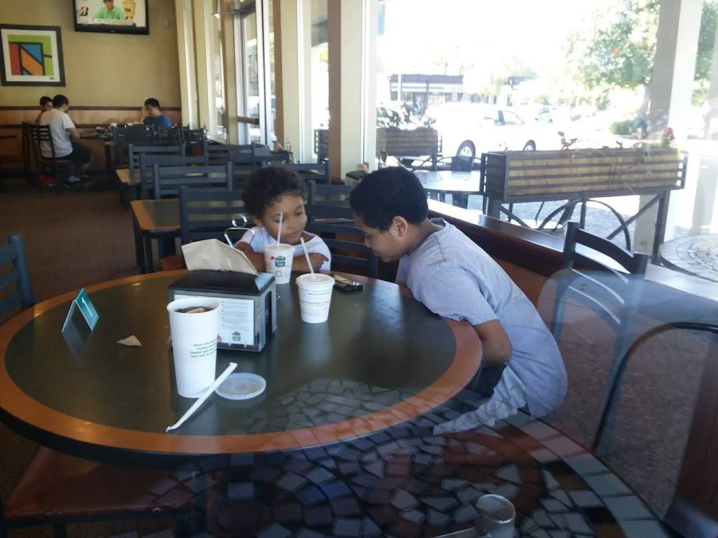 Round Table Pizza | meal delivery | 716 Contra Costa Blvd, Pleasant Hill, CA 94523, USA | 9257983355 OR +1 925-798-3355