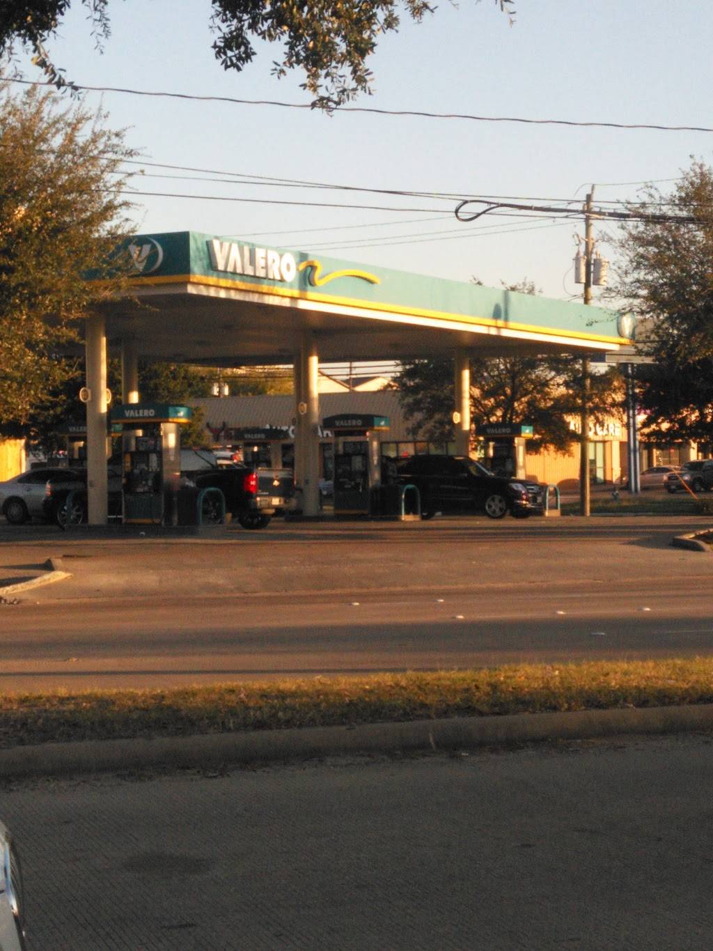 Circle K | cafe | 9365 S Main St, Houston, TX 77025, USA | 7136640232 OR +1 713-664-0232