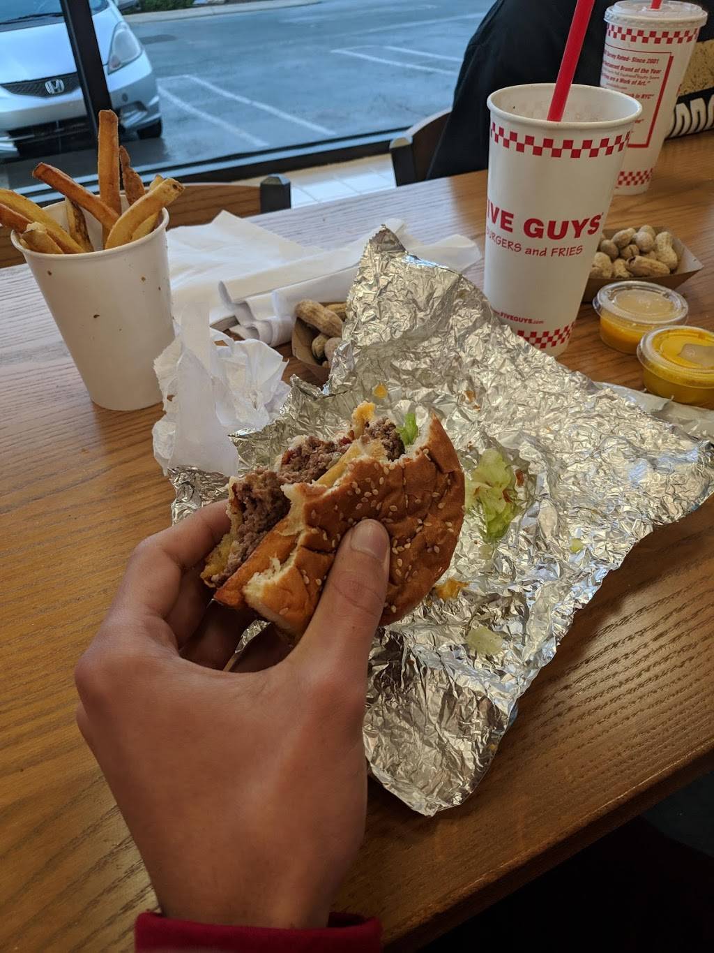Five Guys | meal takeaway | 21 White Bridge Rd, Nashville, TN 37205, USA | 6156786025 OR +1 615-678-6025