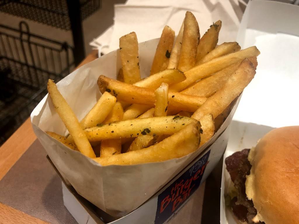 The Burger Bar by Wegmans | restaurant | 106 Corporate Park Dr, Harrison, NY 10604, USA | 9145393765 OR +1 914-539-3765