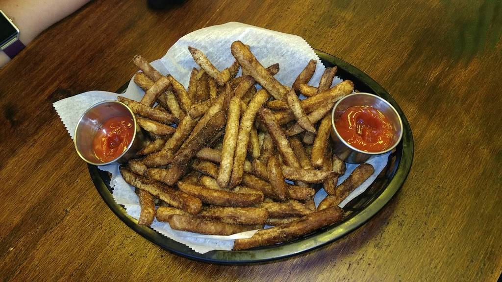 Daves Gourmet Burgers and More | restaurant | 16 Edison Ave, Schenectady, NY 12305, United States | 5182803900 OR +1 518-280-3900