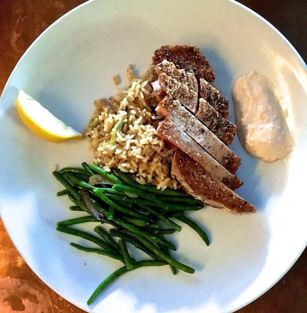 The Coast Grill | restaurant | 1459, 1109 Noyack Rd #2, Southampton, NY 11968, USA | 6312832277 OR +1 631-283-2277