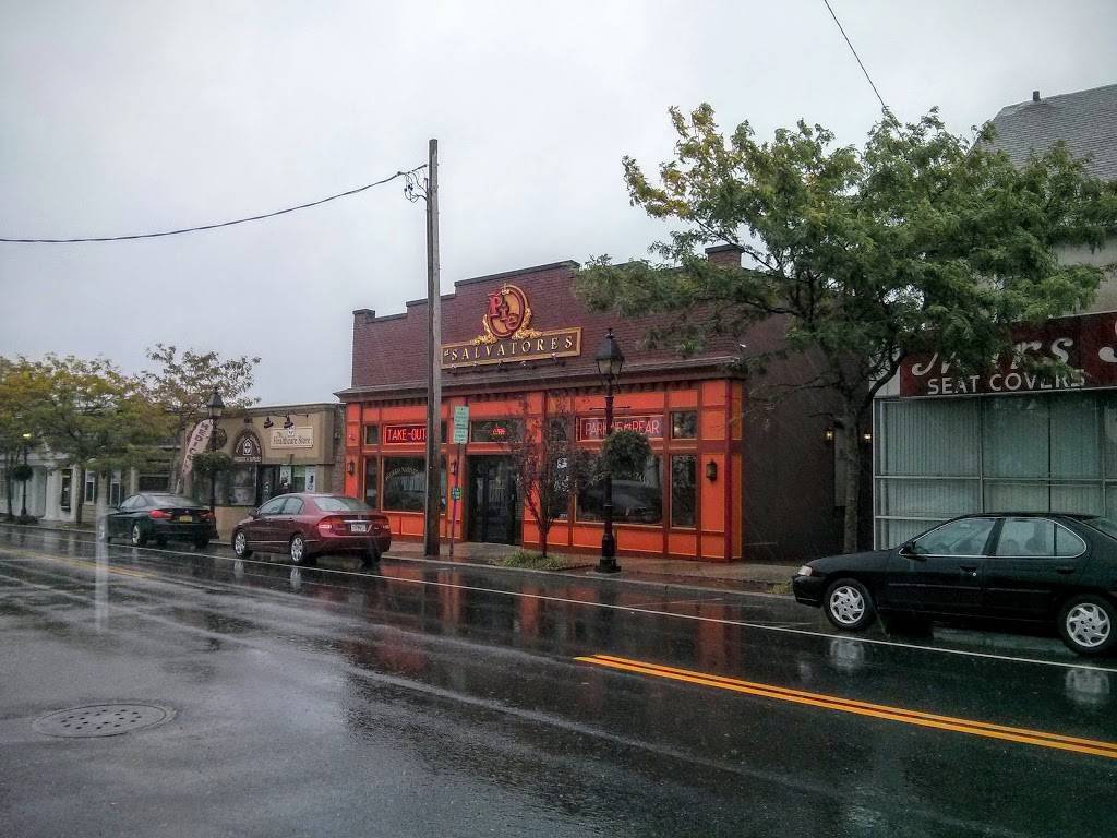 The Pie at Salvatores | restaurant | 120 E Main St, Bay Shore, NY 11706, USA | 6312061060 OR +1 631-206-1060